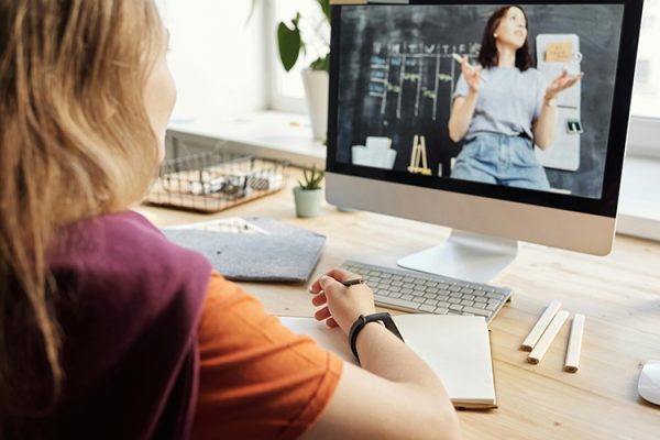 Öğrenciler İçin Ücretsiz ve Kaliteli Online Eğitim Araçları