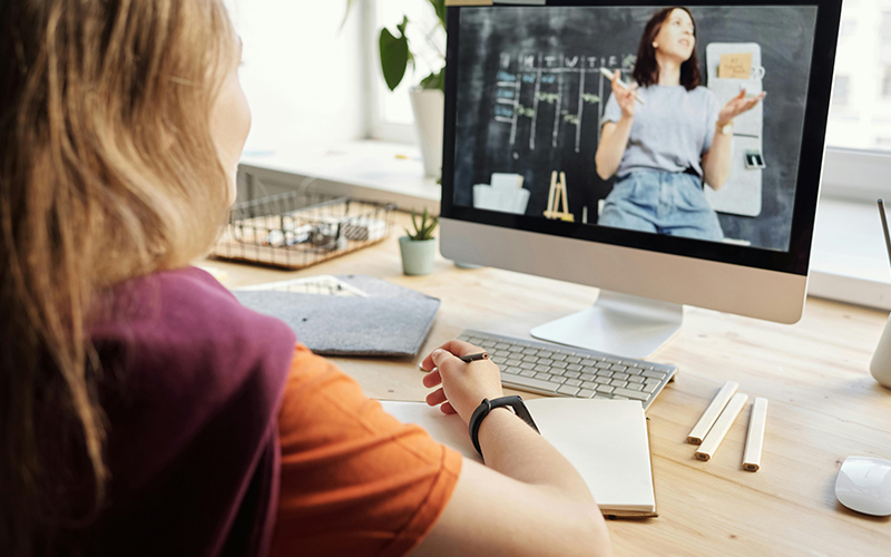 Öğrenciler İçin Ücretsiz ve Kaliteli Online Eğitim Araçları